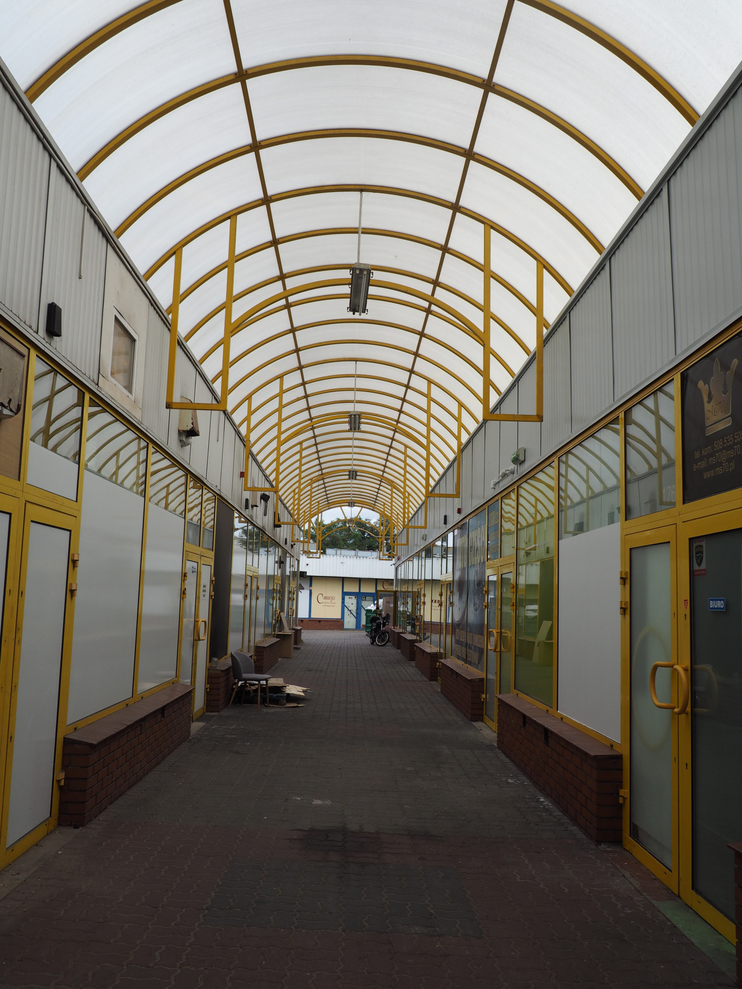 Zdjęcie architektury budynku Centrum Handlowo-Usługowe Bemowo